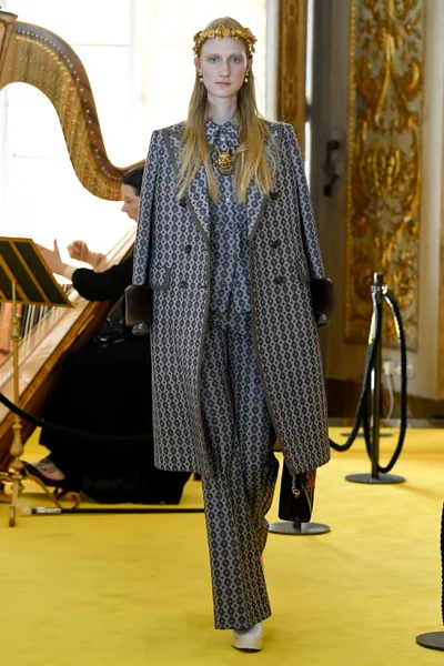 Look 9